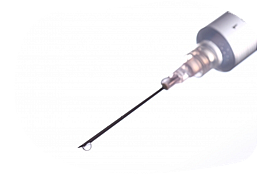 細い注射針を使用